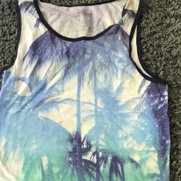 Tank tops - Picture 8 of 8